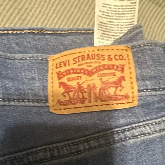 Levi's Women's Light Blue Straight Leg Jeans - Picture 2 of 5